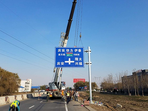 廊坊廊坊道路护栏网网片该如何进行正确的选购呢？
